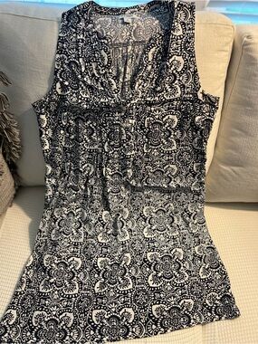 Old Navy Black and White Sleeveless V-Neck Midi Dress